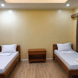 Marrietas Hotel and Restaurant,位于Bugasong的酒店