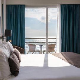 Hotel & Spa Les Roches Noires，位于莱萨布勒-多洛讷的酒店