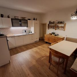 Bauernhaus mit großem Innenhof und Garten - ideal für große Gruppen，位于Seefeld-Kadolz的酒店