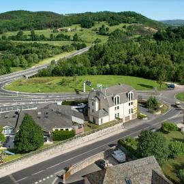Hôtel-Restaurant Le Calice Du Gevaudan - A75，位于班纳萨克的酒店