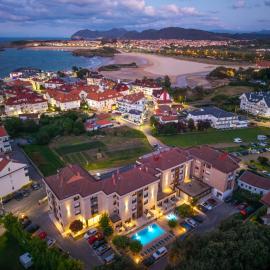 Apartamentos Los Arces，位于伊斯拉的酒店