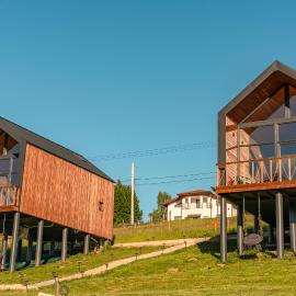 Suspended Tiny House，位于Drumu Carului的酒店