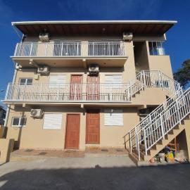Casa e Kitnets Imbituba Praia da Vila，位于因比图巴的酒店