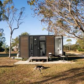 Shady Creek by Tiny Away，位于Bushland Beach的酒店