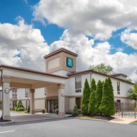Quality Inn & Suites NJ State Capital Area，位于Morrisville的酒店