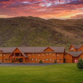 Yellowstone Village Inn and Suites，位于加德纳的酒店