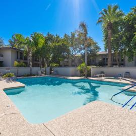 2BR Biltmore Bliss Condo with Heated Pool, Hot Tub and More，位于凤凰城的酒店
