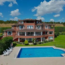 Luxury Mansion Amazing View, Hidden Garden，位于Celâliye的酒店