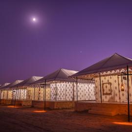 The Carvaans Resort-Luxury Desert Camp Jaisalmer，位于山姆的酒店