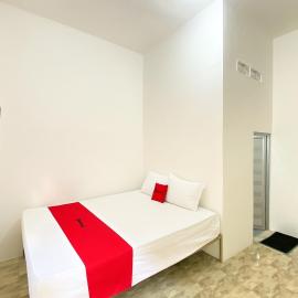 RedDoorz near Terminal Baru Pasuruan，位于Blandongan的酒店