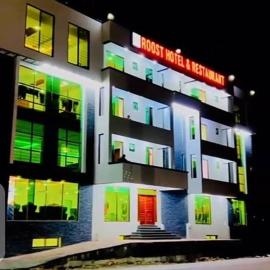 ROOST Hotel and Restaurant，位于Bāgh的酒店