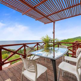 Ocean View 3BR Condo, Pool, Walk to Beach at Pájaro de Fuego | Casa Vista Ballena，位于萨尤利塔的酒店
