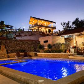 Villa Minerva Eco-Farm Resort near Vigan，位于Fuerte的酒店