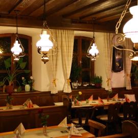 Landgasthof Hotel Zum Roß Dorfgütingen，位于福伊希特旺根的酒店