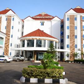G-pinnacle Hotel，位于伊洛林的酒店