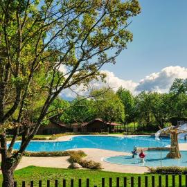 wecamp Pirineos，位于博尔塔纳的酒店