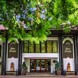 Hotel Cornul Vanatorului，位于皮特什蒂的酒店