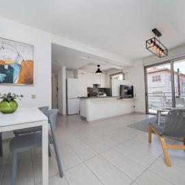 Central Luxurious 2 bedroom flat，位于Strovolos的酒店