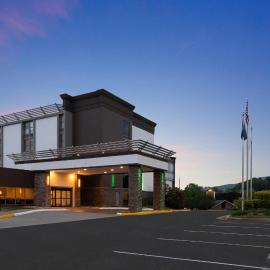 Holiday Inn Roanoke-Tanglewood-Rt 419&I581 by IHG，位于罗阿诺的酒店
