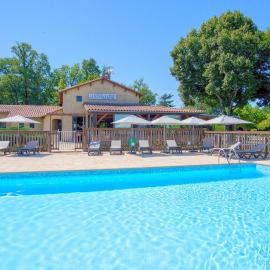 Camping Rouffignac-St-Cernin，位于胡菲涅克的酒店