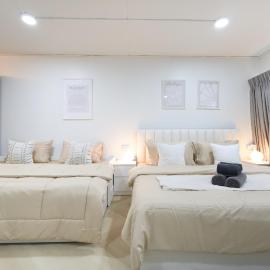 4 guests condo near Impact, Wi-Fi & washer C5，位于Ban Bang Phang的酒店
