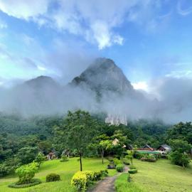 The Cliff and River Jungle Resort ภูผาและลำธารรีสอร์ท，位于Ban Bang Thong的酒店