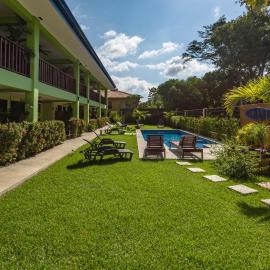 Mavi Surf Hotel Dominical,位于多米尼克的酒店