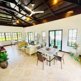 Casa G Private BeachfrontYour own private beach，位于萨马尔的酒店