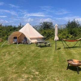 Langø Fjordglamping Telt NR 4，位于纳克斯考的酒店