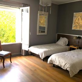 Grand T3 5p, fibre, parking , calme & proche Lyon，位于科尔巴斯的酒店