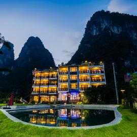 Yangshuo Mountain River Ballad Hotel - Free Yangshuo Train Station Pick Up and Drop Off，位于阳朔的酒店