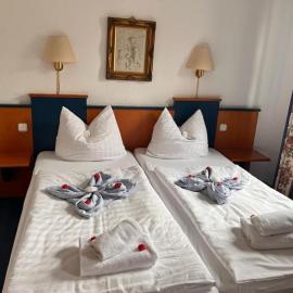 Hotel Herzogenrath，位于黑措根奥拉赫的酒店