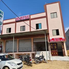 Hotel Dream Place,位于Pāl的酒店