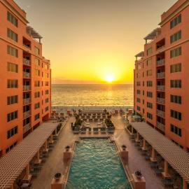 Hyatt Regency Clearwater Beach Resort and Suites，位于克利尔沃特的酒店