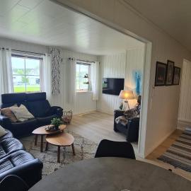Sentrumsnær sokkelleilighet，位于Bardu的酒店
