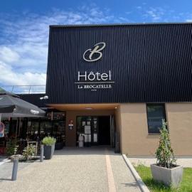 Hôtel Restaurant AKENA Molinges - La Brocatelle，位于圣克洛德的酒店