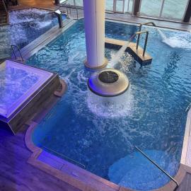Logis Hôtel & Spa Marina d'Adelphia，位于艾克斯莱班的酒店