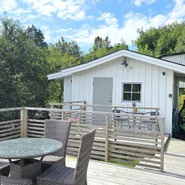 Cottage near sea, art & fishing villages on Tjörn SE09143，位于Klövedal的酒店