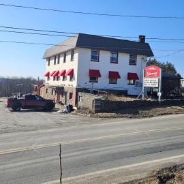 Lakewood Lodge & Restaurant，位于Lakewood的酒店