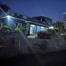 Paradise stay villa #1，位于Breadnut Hill的酒店