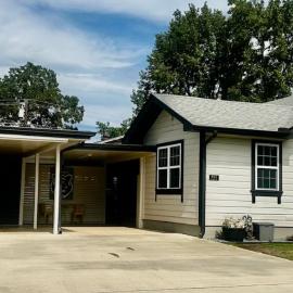 Hugo Cozy Cottage，位于雨果的酒店