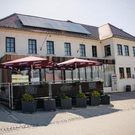 Hotel Zur Schonenburg，位于卡姆普河畔舍恩伯格的酒店