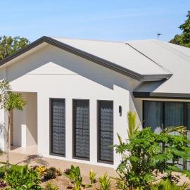 Twin Palms 2 bedroom in Palm Cove, large spa, modern, new built
