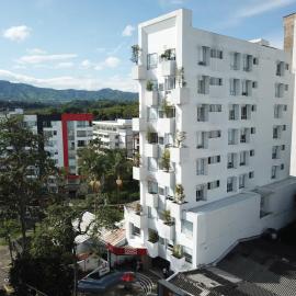Edificio Plaza U Wellness，位于佩雷拉的酒店