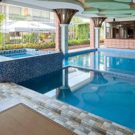 RedDoorz Plus at Nick Hotel Guimba，位于Guimba的酒店