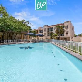 Las Villas - Townhomes & Condos in Eastside Bucerias，位于布塞里亚斯的酒店