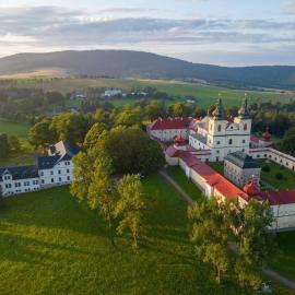 Hotel Poutní Dům，位于克拉利基的酒店