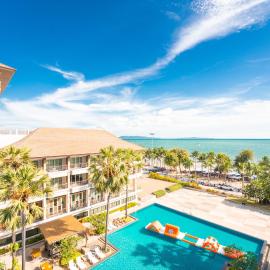 Welcome World Beachfront Resort，位于南芭堤雅的酒店