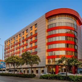 Ramada Plaza By Wyndham Izmir，位于伊兹密尔的酒店