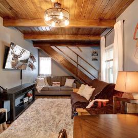 The Summit at Sherwood ~ Dog-friendly cabin with fenced yard, patio, grill, & furnished deck，位于大贝尔城的酒店